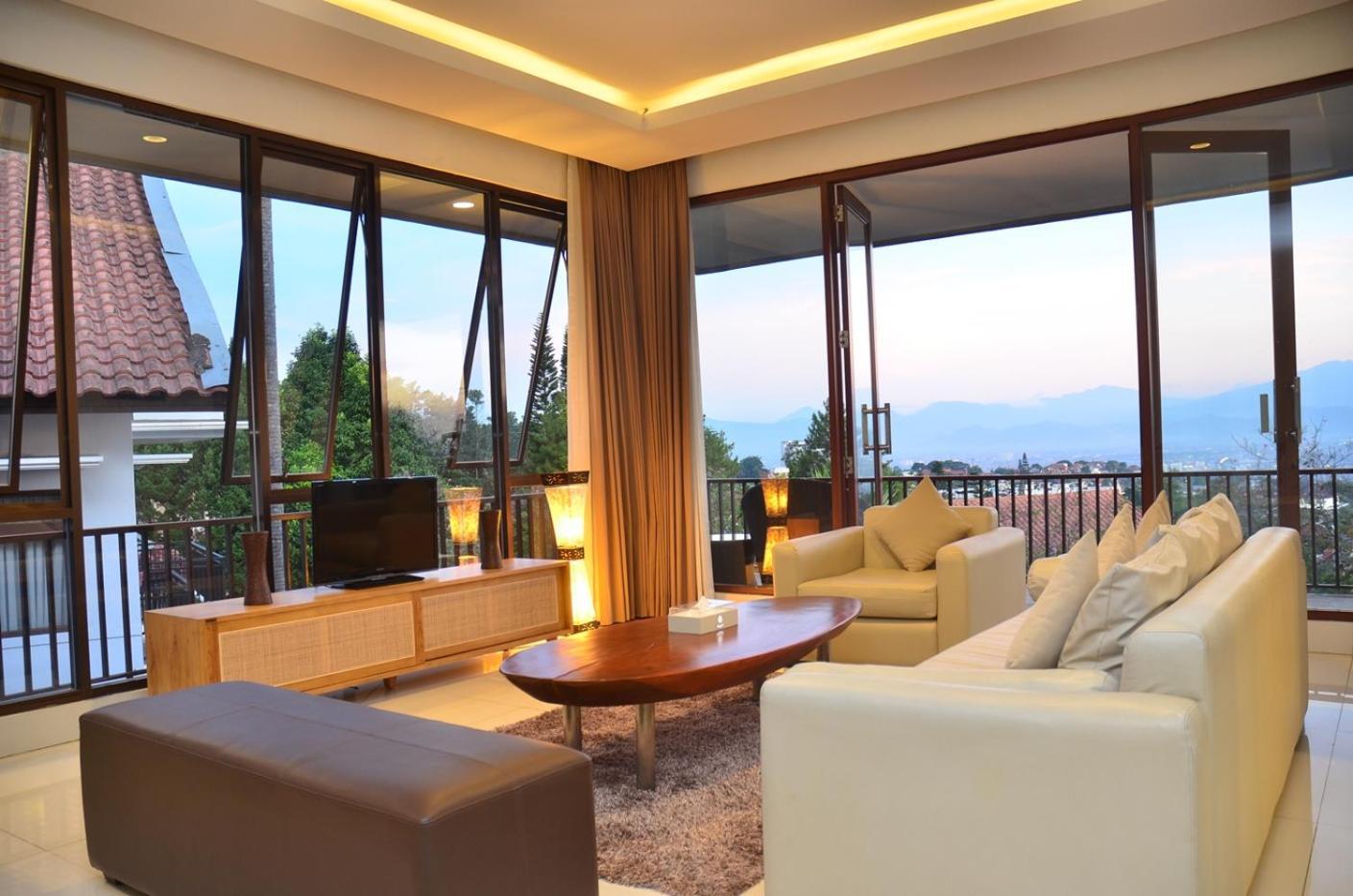 Oyama City View Villa 4 Bedrooms With A Private Swimming Pool Bandung Exterior foto