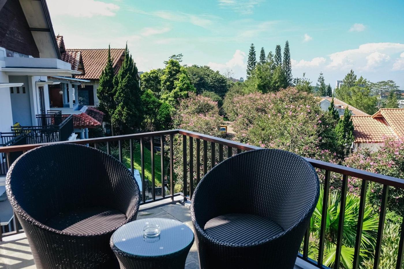 Oyama City View Villa 4 Bedrooms With A Private Swimming Pool Bandung Exterior foto